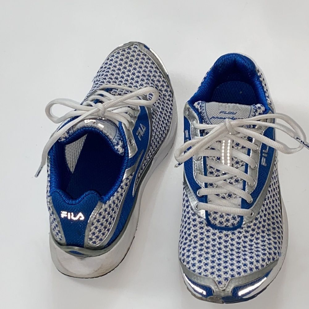 FILA TENNIS SHOES SIZE 7